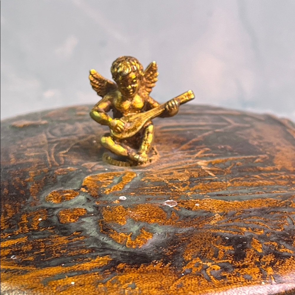 Vintage MUSICAL CAROUSEL CIGARETTE LIPSTICK MUSIC BOX REUGE SWISS MOVEMENT RARE - Picture 8 of 17
